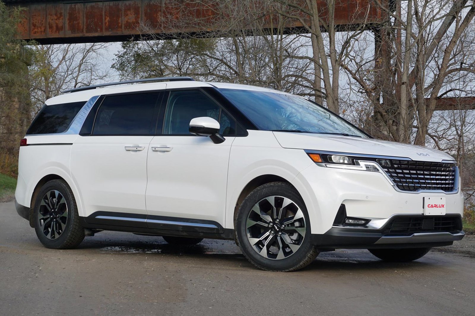 KIA White Rent a Car in Dubai | Luxury Car Rental Company KIA White Rent a Car
